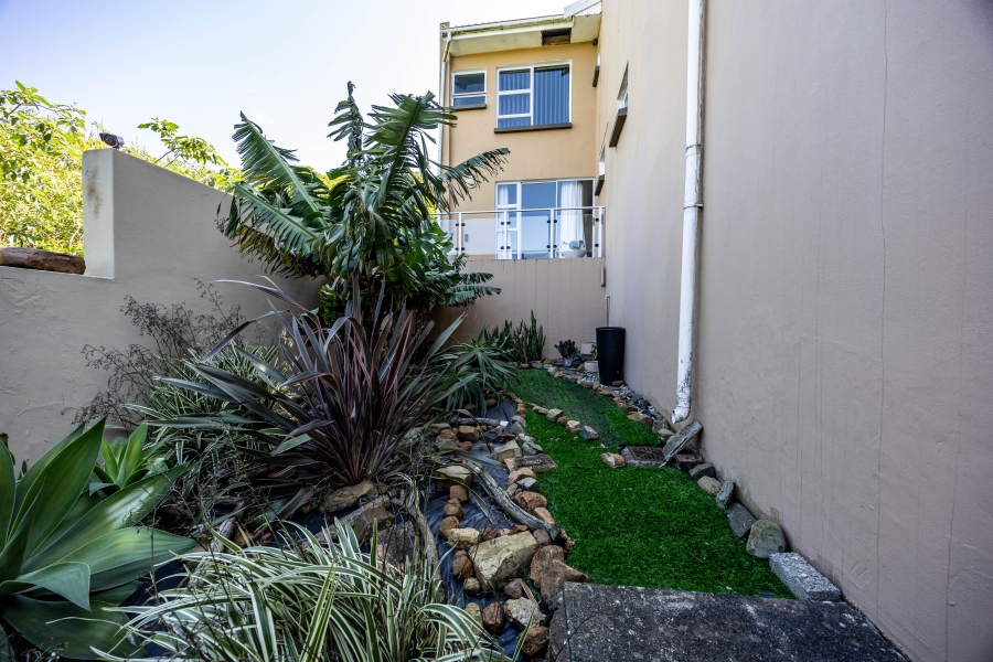 5 Bedroom Property for Sale in Gonubie North Eastern Cape